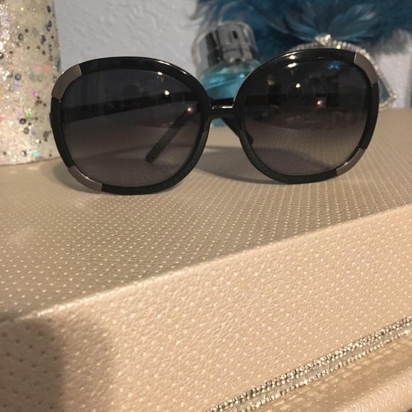 Chloe Sunny’s the Kim K Shades 🌞🌈😎 - Picture 2 of 8
